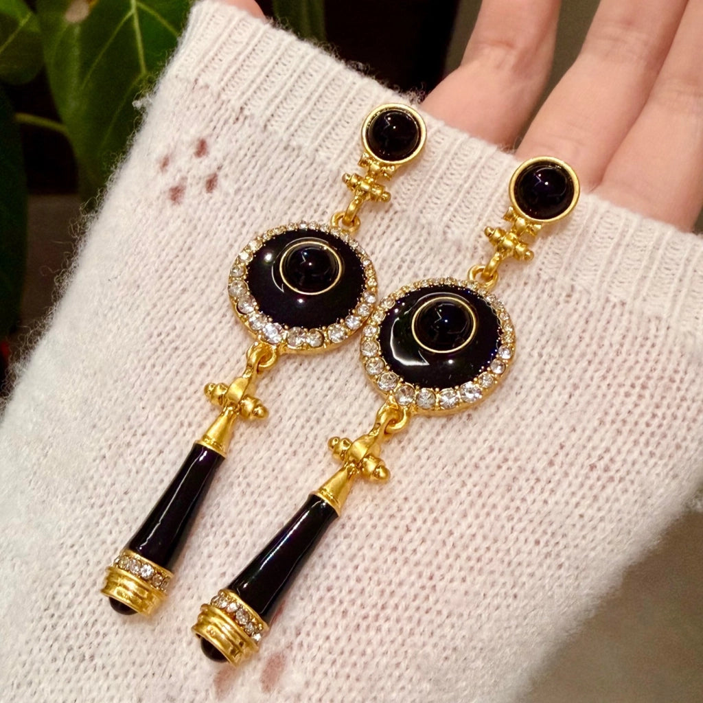 Orecchini pendenti vintage a forma di cono in smalto nero con zirconi incastonati