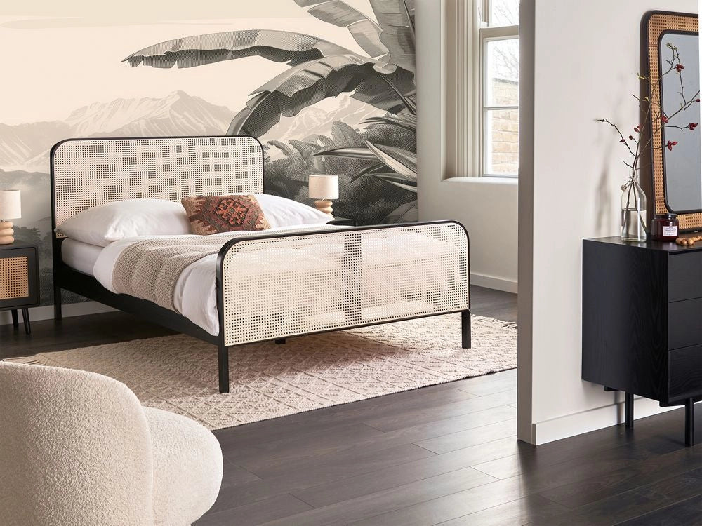 Letto in legno di pino nero UE matrimoniale 140 x 200 cm con testata a treccia viennese a doghe stile rustico minimalista