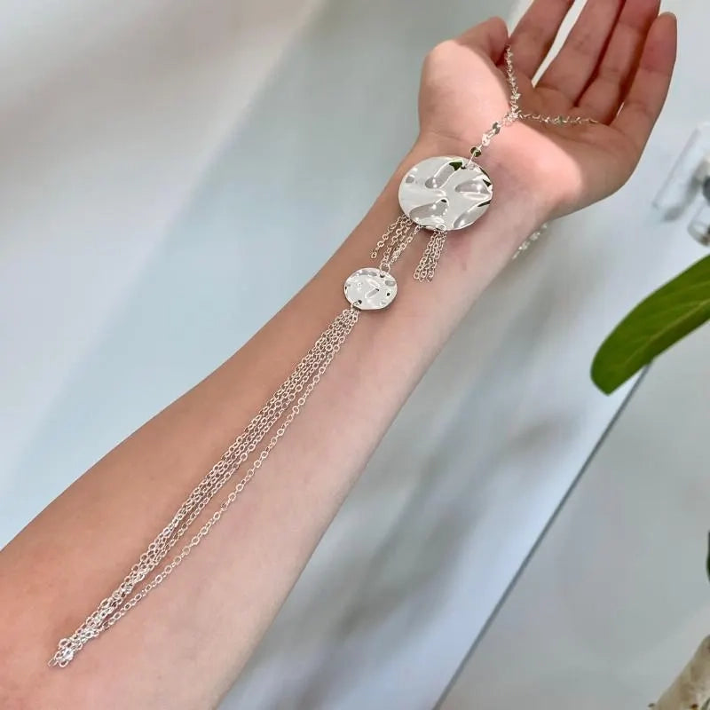 Set composto da collana e orecchini con nappe di perle, realizzati a mano: gioielli con perline e paillettes