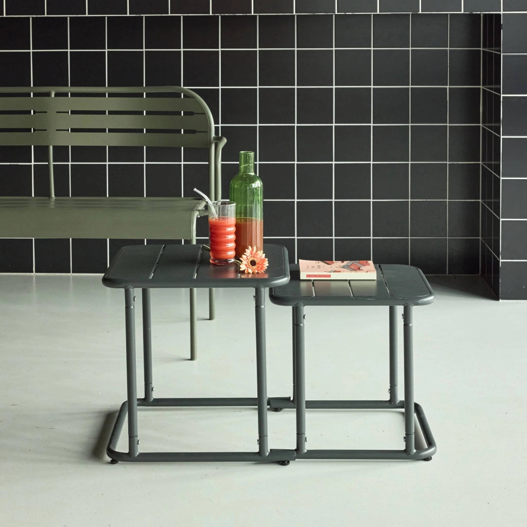 Set tavolini da esterno quadrati in acciaio, verde kaki