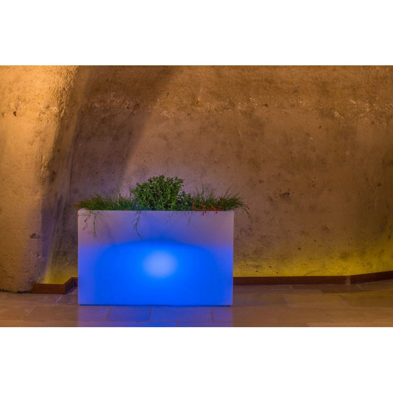 Vaso Fioriera luminosa moderna di design 80x35 H50 in polimero resistente con LED multicolor con bateria per interno ed esterno - Made in Italy