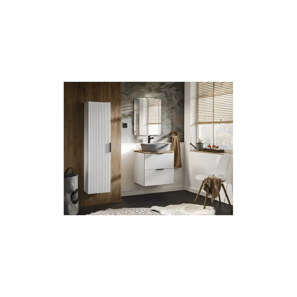 Set da bagno NOXERA - Bianco opaco e quercia wotan con lavabo imitazione marmo, specchio LED e colonna sospesa