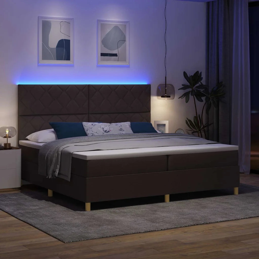 Letto a Sorgente LED Marrone Scuro 200 x 200 cm Tessuto