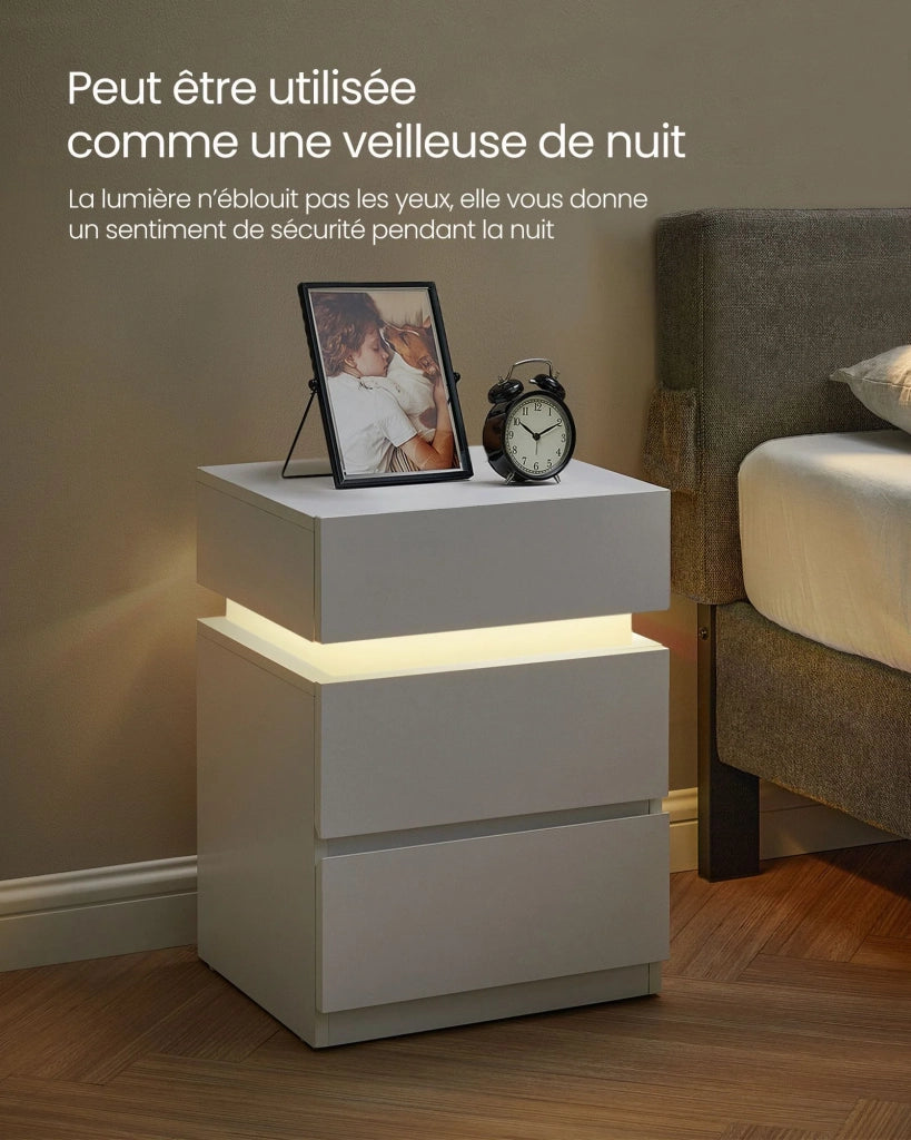 Comodino con striscia LED multicolore 335 x 40 x 55 cm regolabile 3 cassetti tavolino in stile moderno bianco 12_0007597