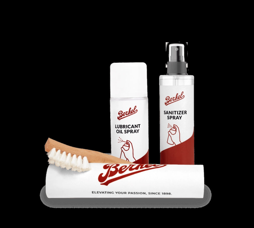Berkel BKACCXMKDPP0100000 Kit di Manutenzione per Affettatrici Berkelcare Olio Spray 200 ml Igienizzante 250 ml Spazzola e Panno in Microfibra colore Rosso