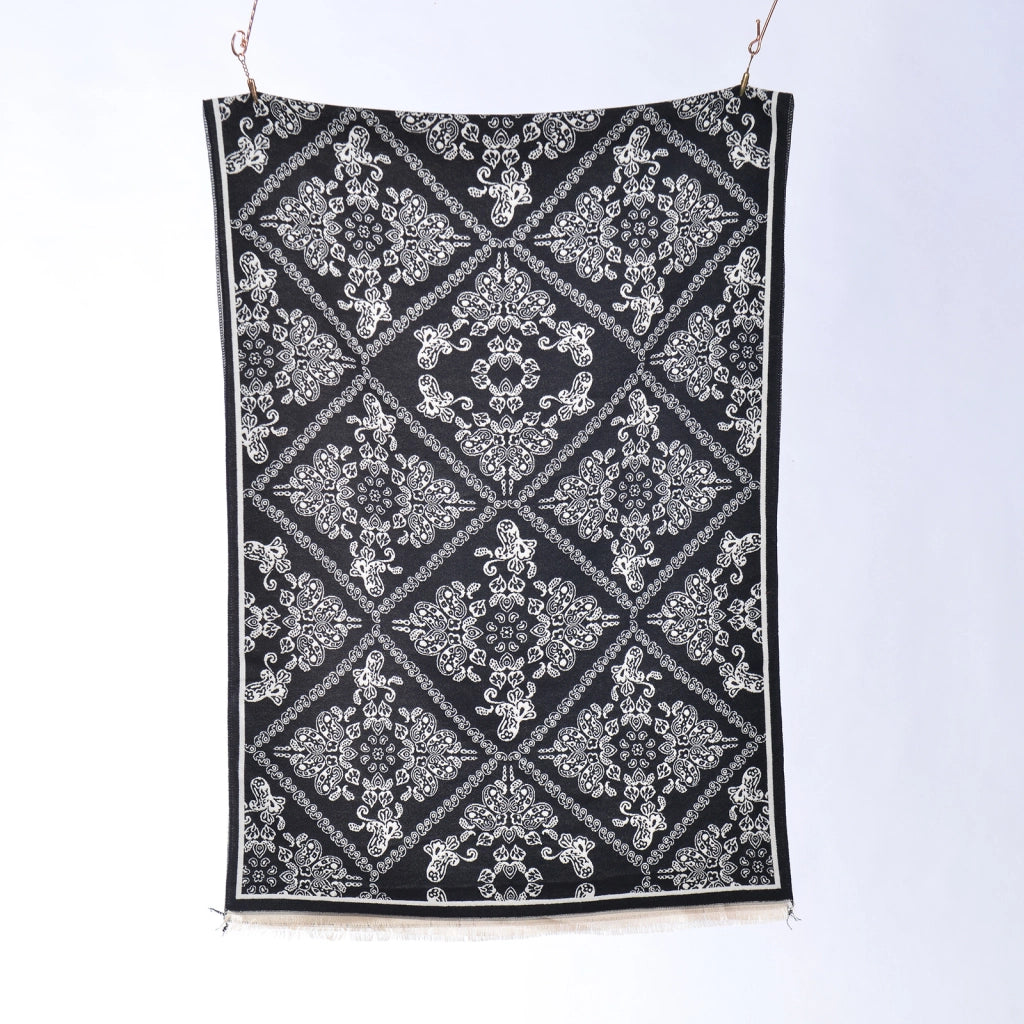 Sciarpa in cashmere da donna, da abbinare a foulard di grandi dimensioni per le feste serali.
