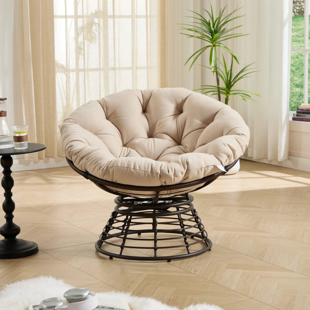 Poltrona Papasan girevole 360° in rattan PE con cuscino beige