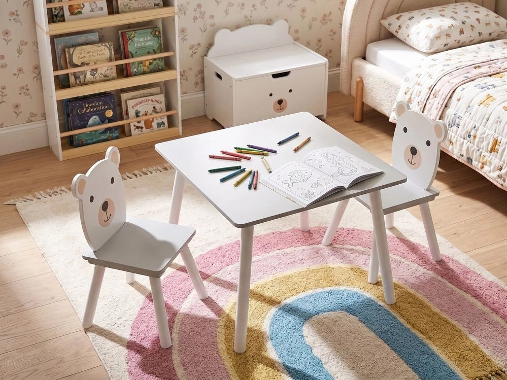 Set Tavolo con Sedie per Bambini 2 Posti in Stile Scandinavo a Tema Animale Bianco in MDF e Gambe in Legno di Pino