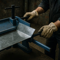 Piegatrice per lamiera 910 mm con angolo di piegatura max 135° e capacità di piegatura di 1mm