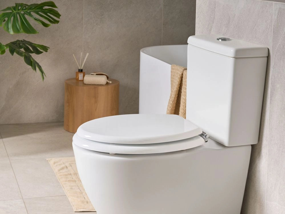 Sedile WC Soft Close MDF bianco lucido 46 x 38 cm Sistema di sgancio rapido Stile tradizionale WC bagno