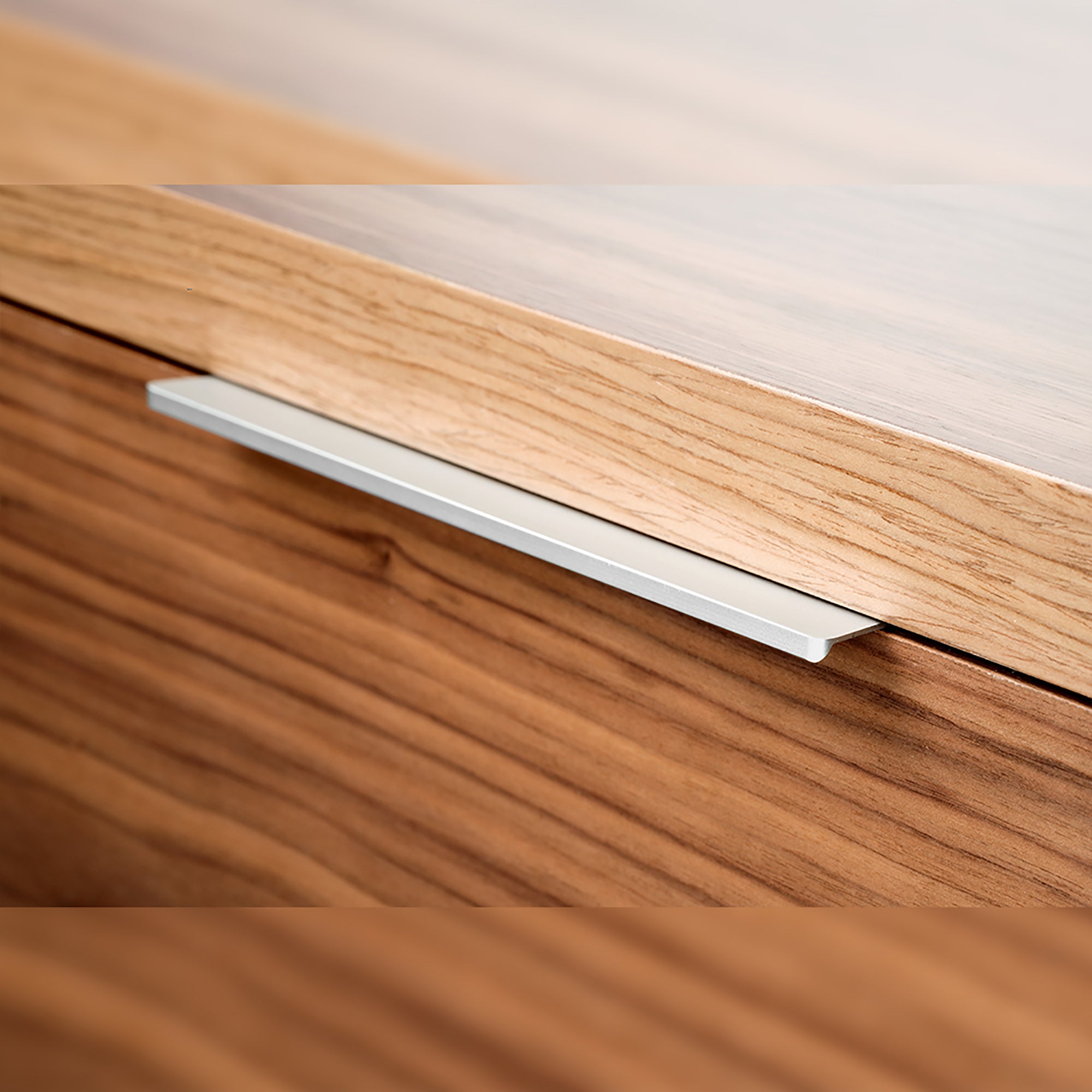 Emuca Maniglia per mobile Setubal, L 198 mm, interasse 128 mm, Alluminio, Anodizzato opaco, 1 lotto di 25 unitÃ 