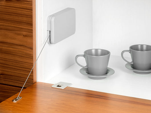 Emuca Meccanismo per ante a ribalta Miniwinch con tappo, 4 Kg, Plastica grigia, Acciaio e Tecnoplastica, 1 u.