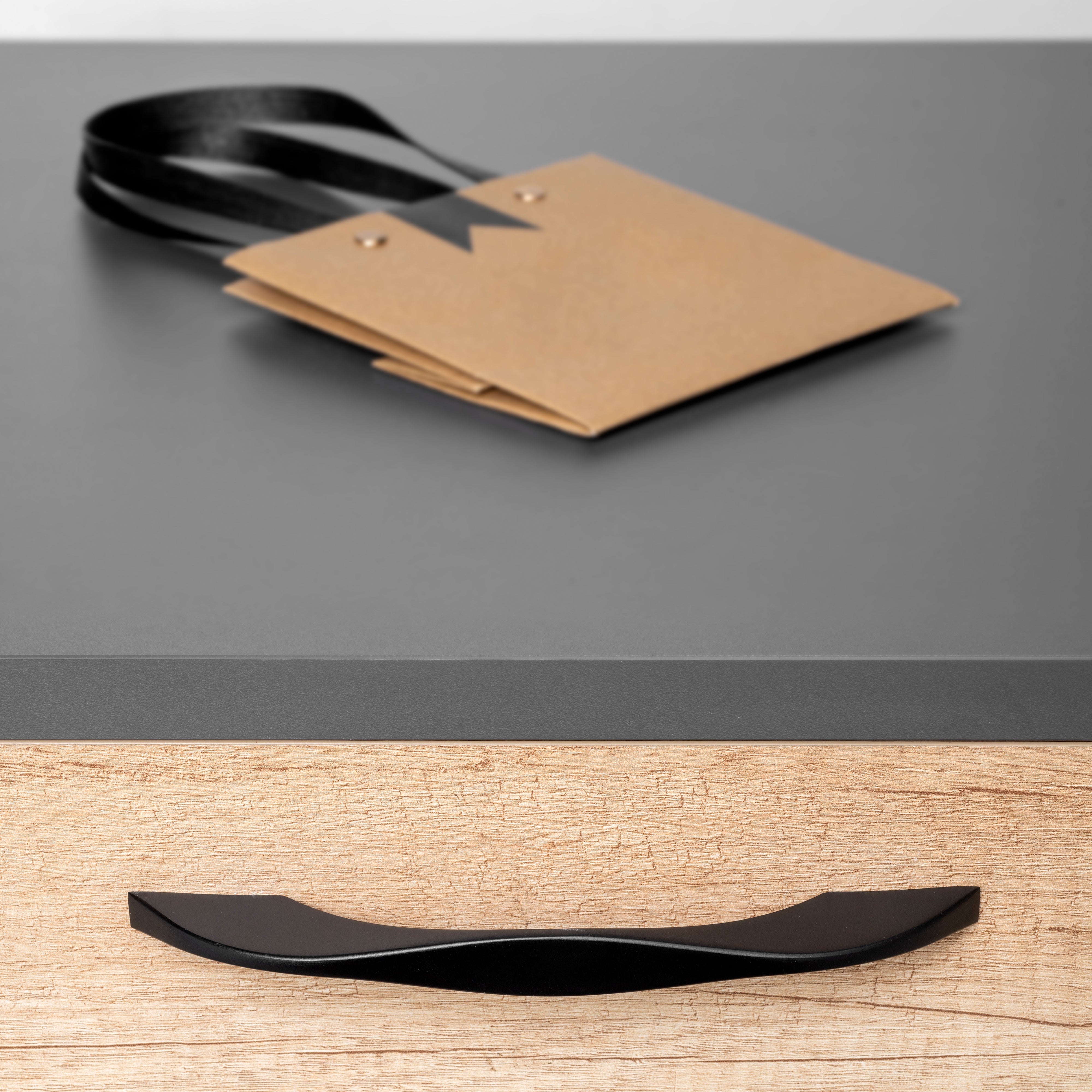 Emuca Maniglia per mobili Varna, L 181 mm, interasse 160 mm, Verniciato nero, Zama, 1 lotto di 20 unitÃ 