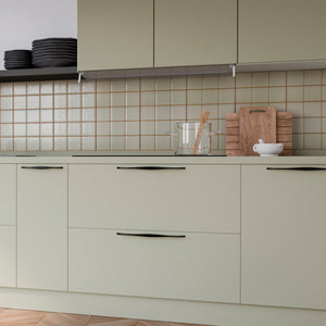 Emuca Maniglia per mobili Varna, L 181 mm, interasse 160 mm, Verniciato nero, Zama, 1 lotto di 20 unitÃ 