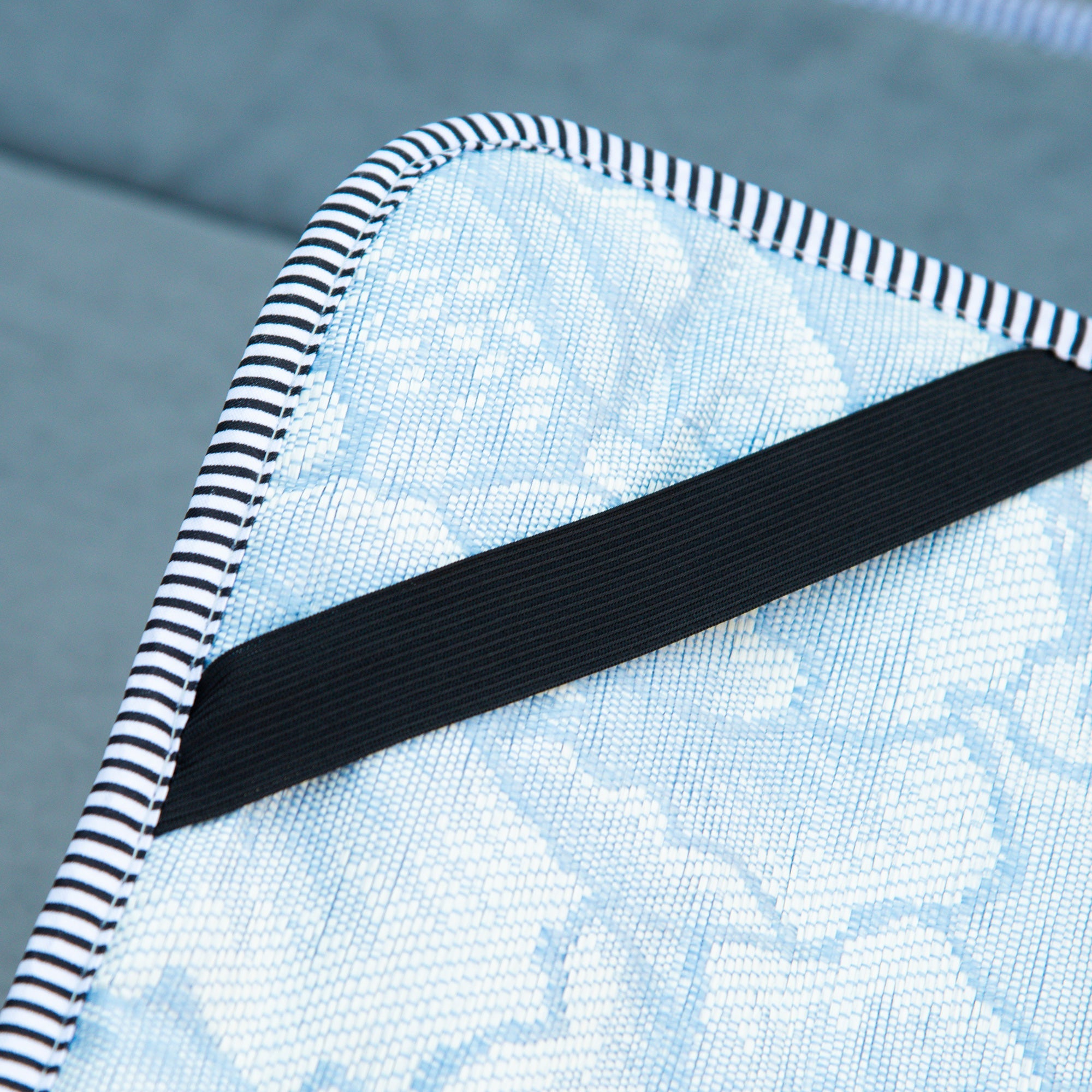 Lettino da Campeggio Pieghevole e Imbottito con Tasca Portaoggetti 188x64,5x53 cm  Grigio chiaro