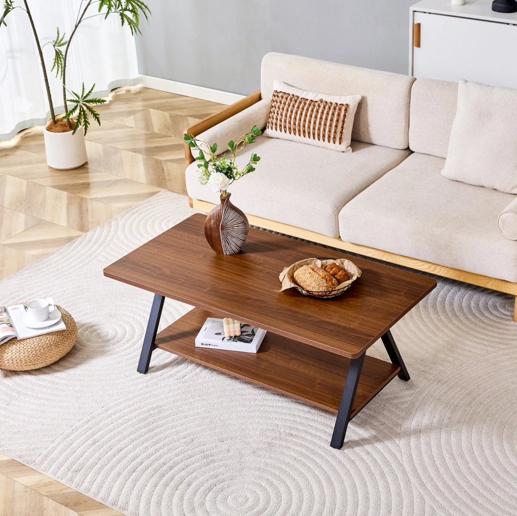 Tavolino da salotto ULEVR 110x57x44,5 cm con ripiano inferiore, MDF effetto noce e struttura in metallo nero