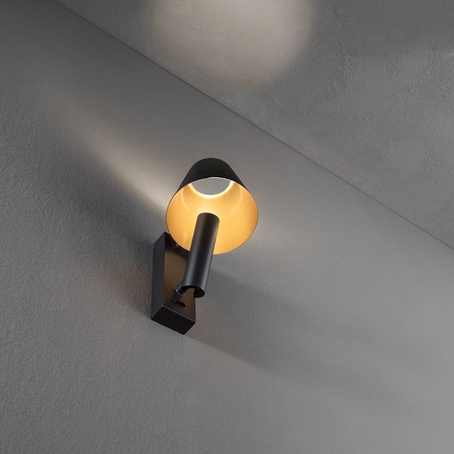 Applique Moderna Reverse Metallo Nero Led 6W 3000K Ip20