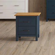 Comodino Miranda blu con top pino e 2 cassetti in legno massiccio