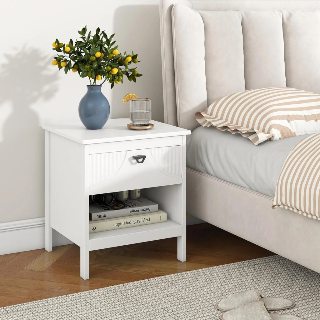 Comodino moderno con cassetto scorrevole, ripiano aperto, pattini antiscivolo, Dsign motivo, tavolino piccolo 45 x 40 x 50 cm, bianco