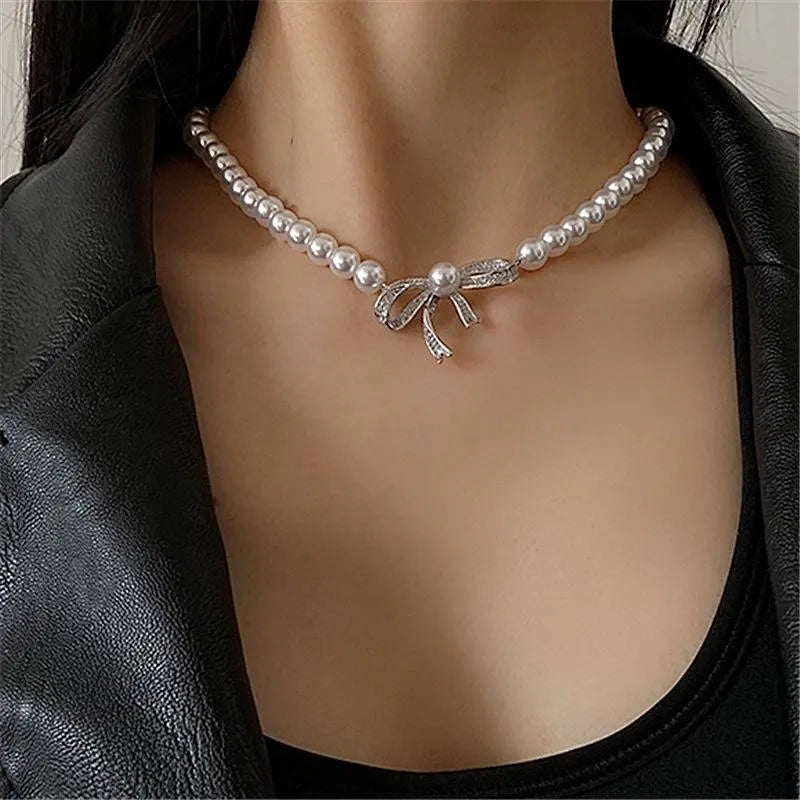Collana con fiocco di diamanti e perle fatta a mano