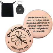 Sleutelhanger di Buon Fortuna in Pelle PU - Geluombrato Argento/Rosato - Ideale per Regali - Taschino in Velluto Nero - Dimensioni 6,8 x 4,8 cm