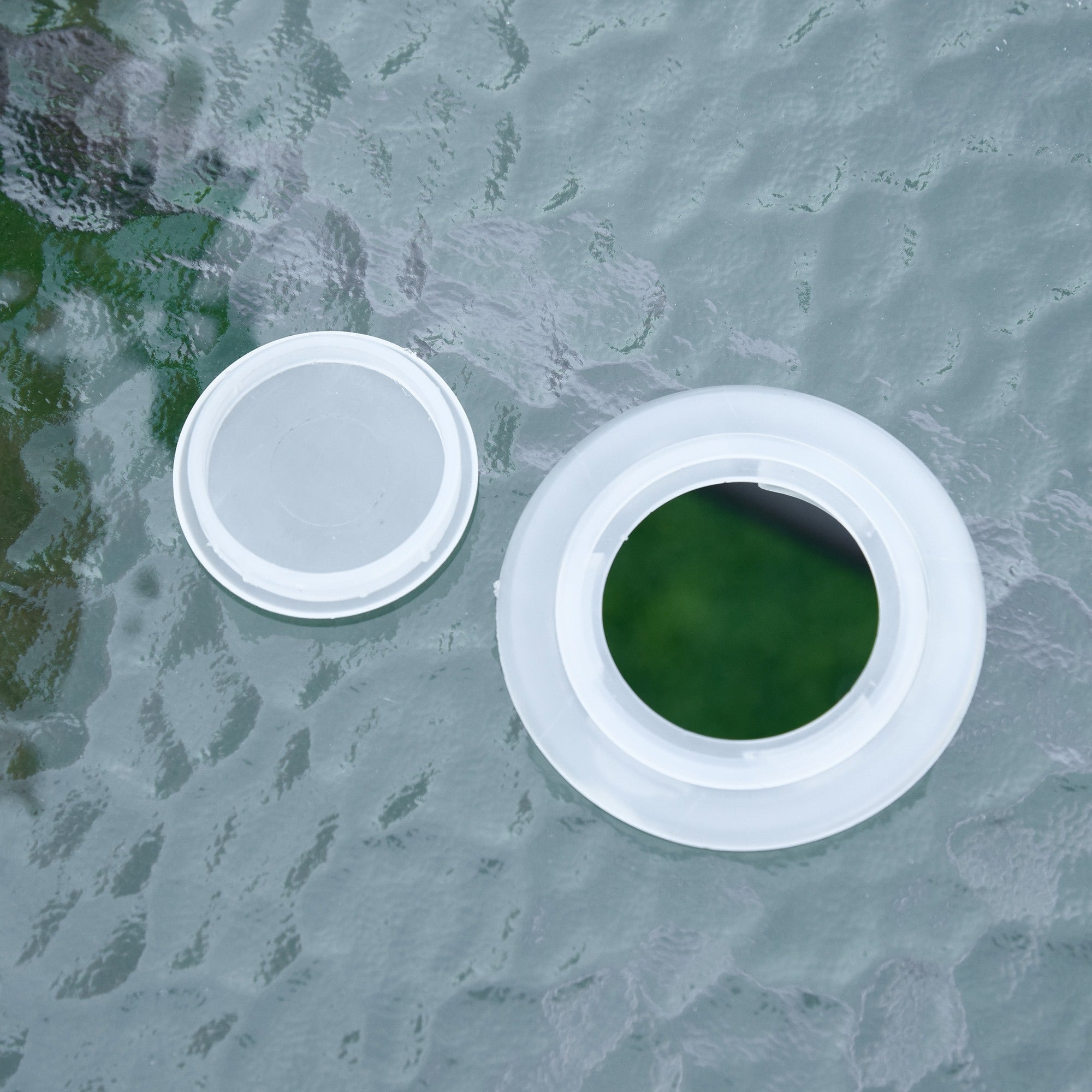 Easycomfort Tavolo da Giardino con Foro per Ombrellone, Arredamento da Esterno in Metallo e Vetro 140x80x70cm Grigio