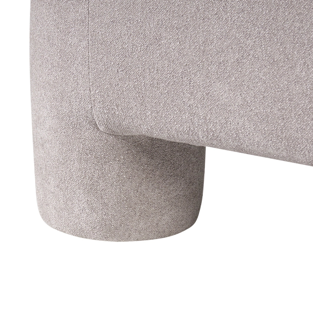 Ottomana in tessuto beige scuro con rivestimento in peluche, gambe cilindriche e stile organico