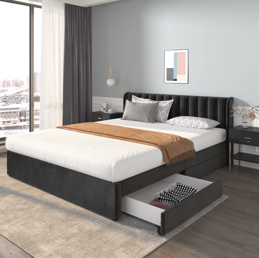 Letto matrimoniale 180x200 cm in velluto nero con testiera alta; 2 cassetti e rete a doghe