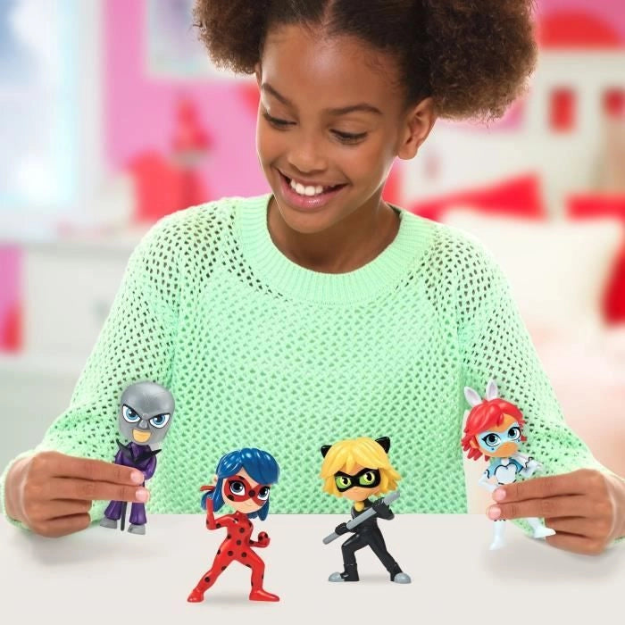 Bambole Chibi Color Change Surprise 10 cm - Miraculous Ladybug - BANDAI - Personaggio casuale