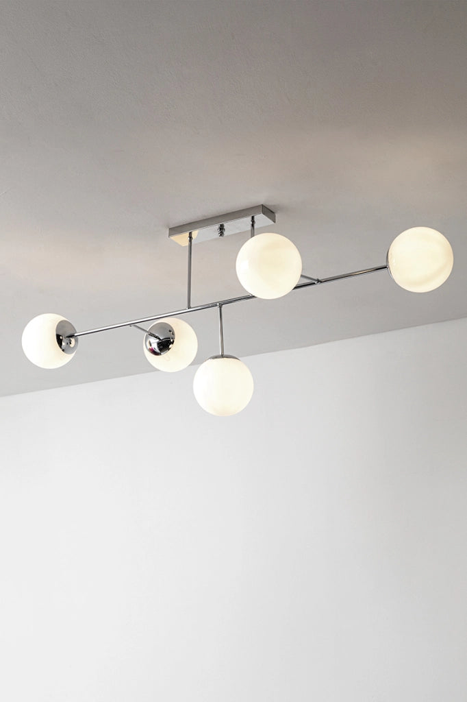 Hoko Plafoniera a 5 Luci con Diffusori in Vetro Bianco Latte e Struttura in Metallo Bianco Opaco - Attacco E14 IP20 - Rossini Group
