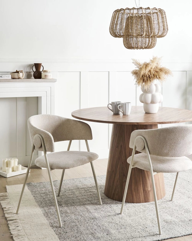 Set di 2 sedie da pranzo imbottite beige chiaro con braccioli Base in metallo Design moderno
