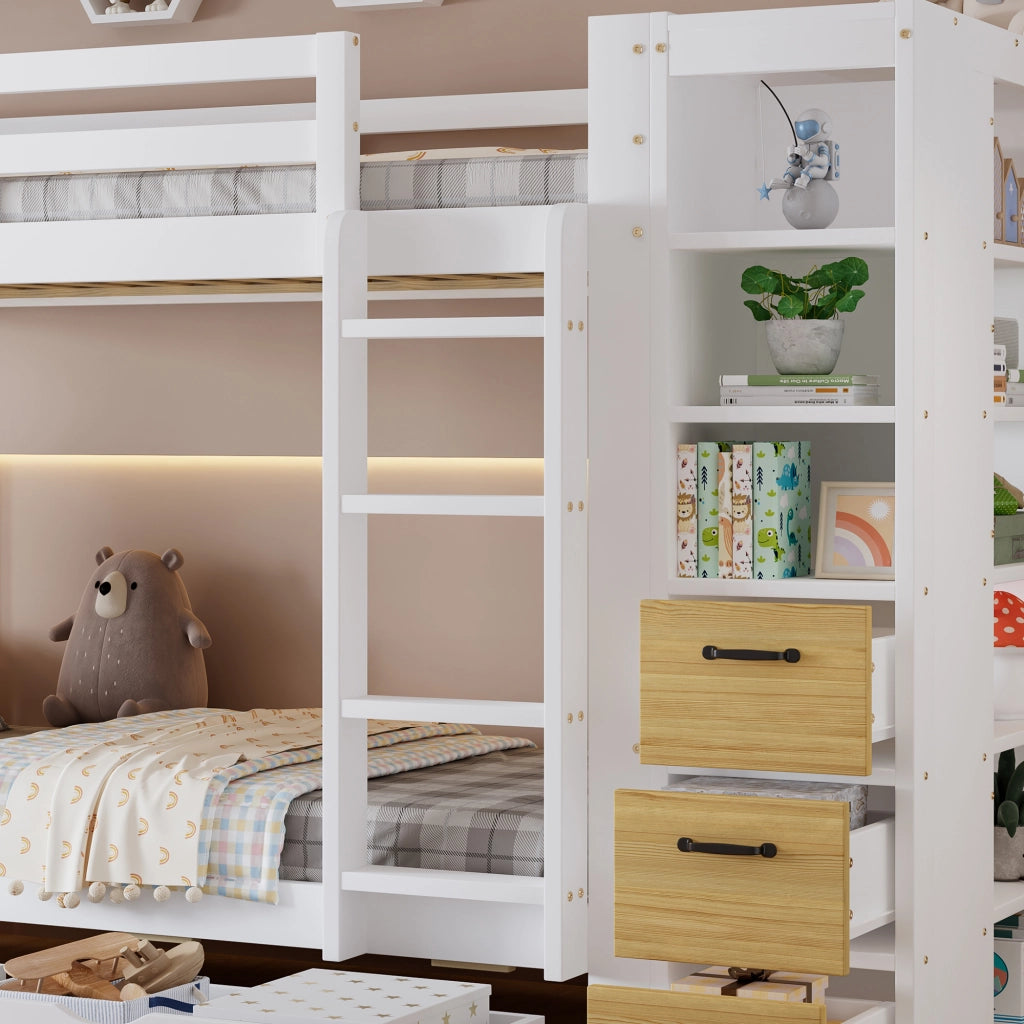 Letto a castello 90x200 cm in legno con 2 cassetti; ripiani laterali e comodino; bianco naturale