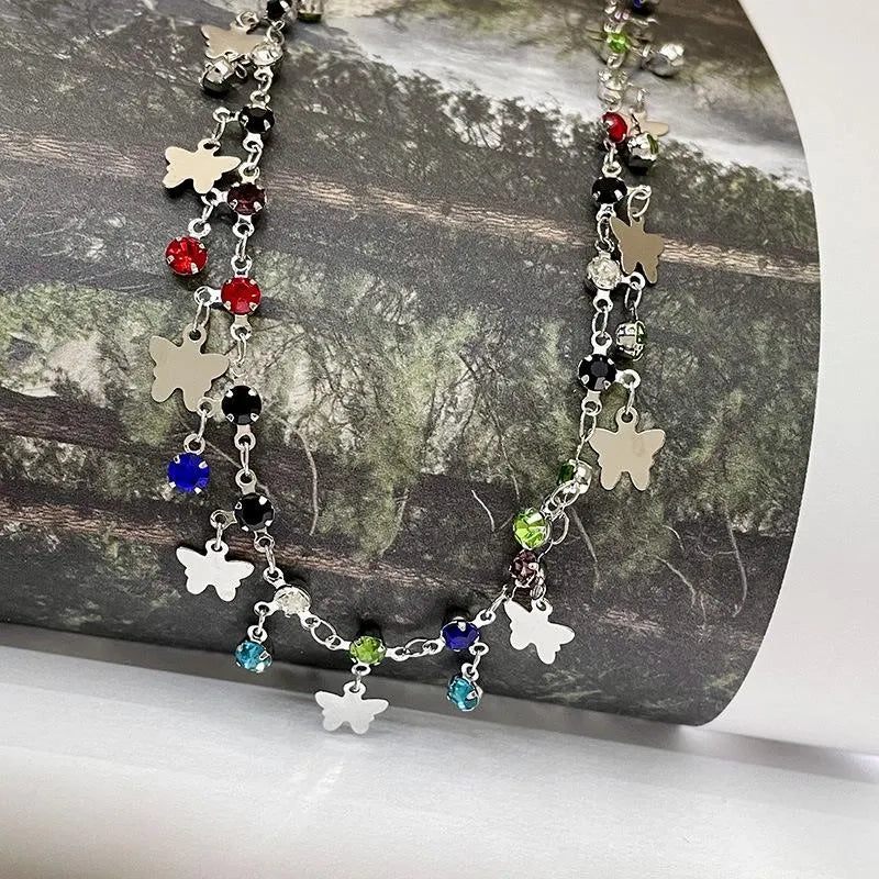 Collana a farfalla e stella realizzata a mano con perline: ciondolo con zirconi colorati