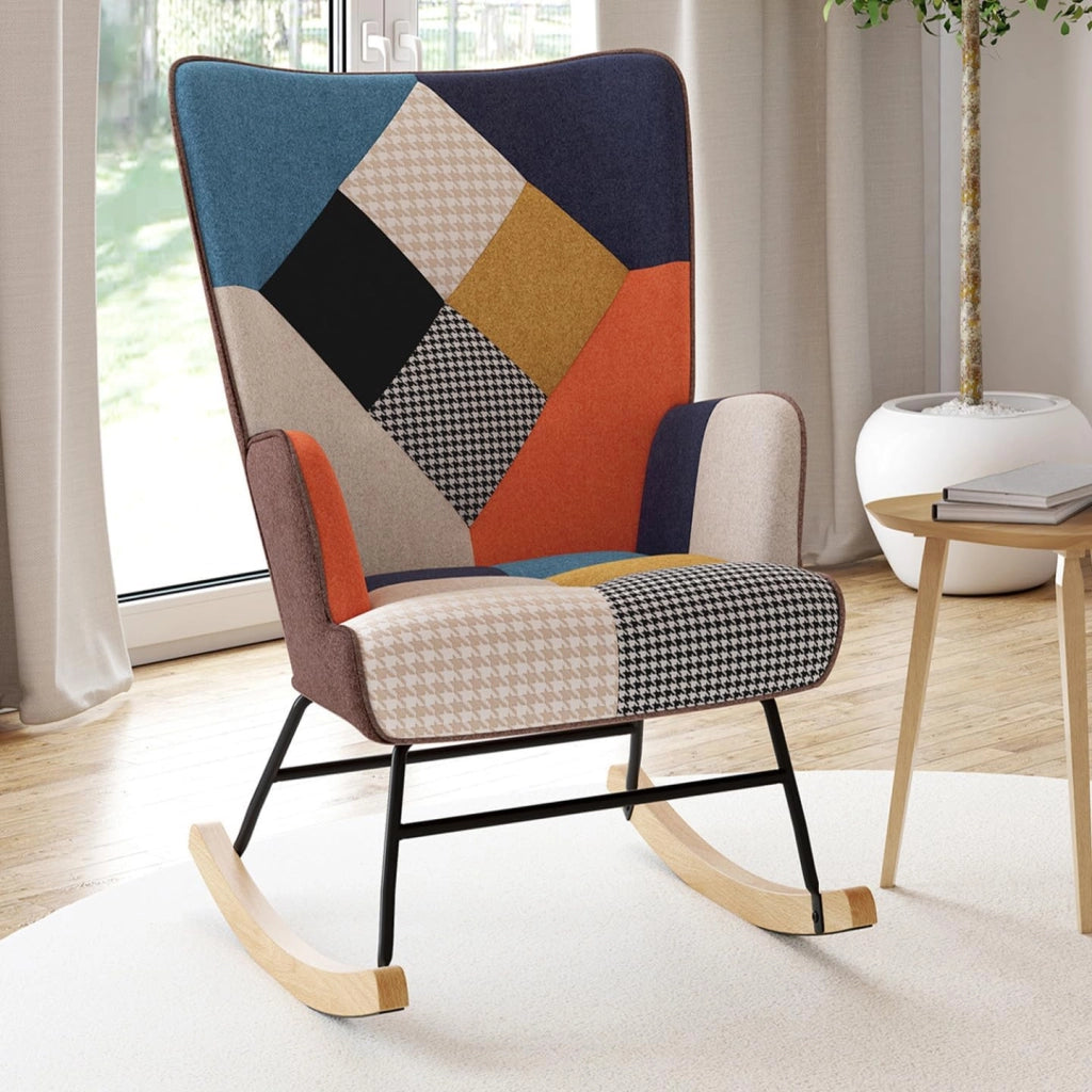 Poltrona scandinava IVAR in tessuto patchwork a dondolo multicolore
