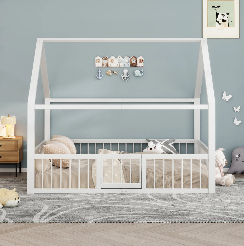 Letto 140x200 cm a casetta con sponde e porticina in metallo bianco