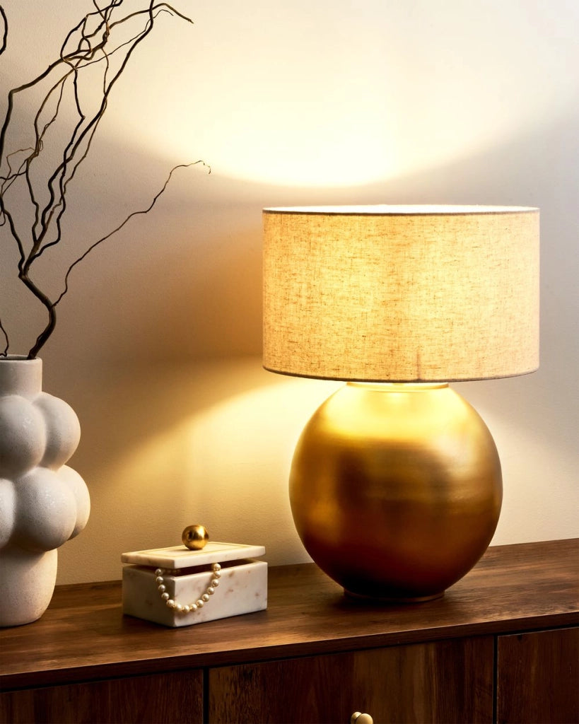 Lampada da tavolo moderna con paralume in cotone e lino base singola in ottone Design moderno Soggiorno