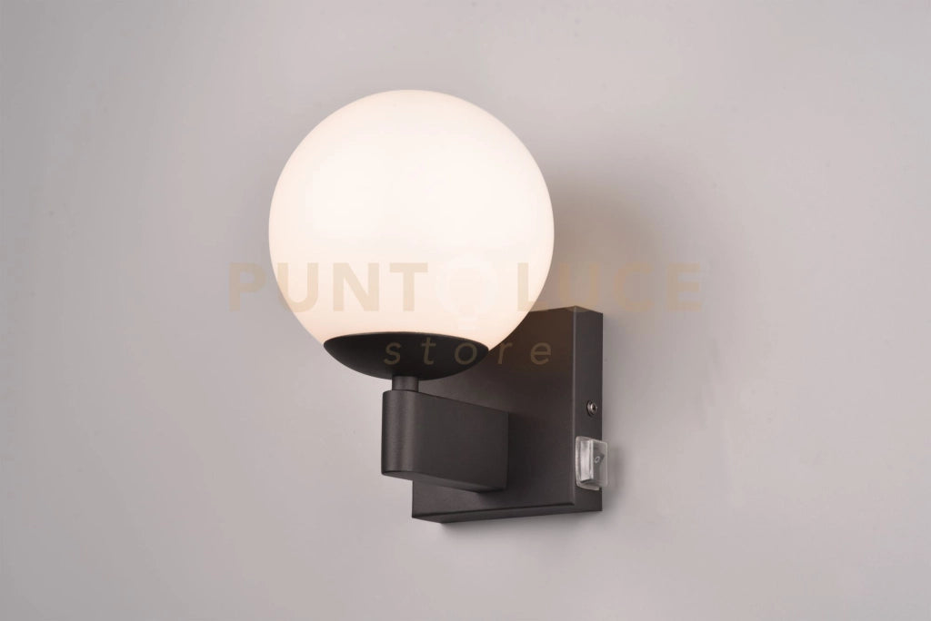 KULA APPLIQUE BAGNO METALLO NERO E VETRO BIANCO CON INTERRUTTORE IP44 H. 20CM 1 LUCE ATTACCO E14
