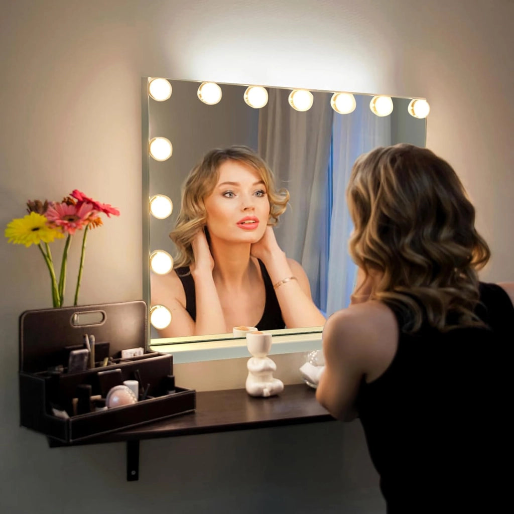 Specchio per Trucco Illuminato con 15 Lampadine Luci LED, Specchio da Toeletta Controllo Touch, per Scrivania Muro, 3 Modalità di Colore, con Altoparlante Bluetooth USB, 58x48 cm