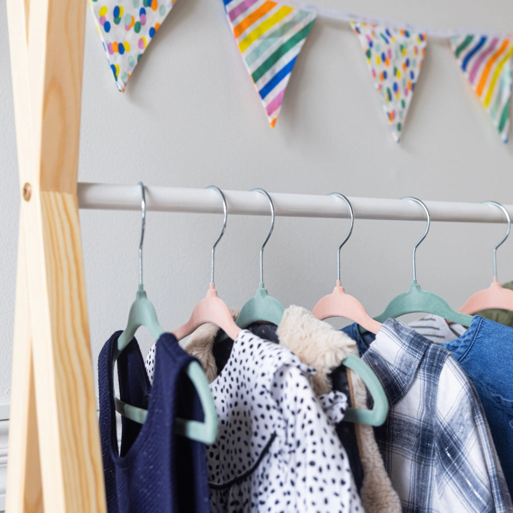 Armadio per bambini in legno e bianco con cassetto LOU
