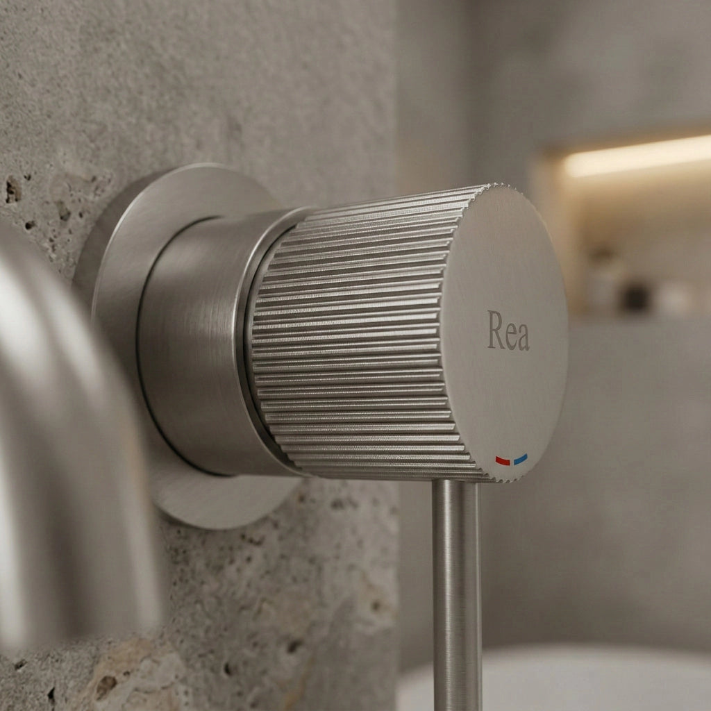 Rubinetto Da Parete Rea Lungo Stripe Brush Nickel