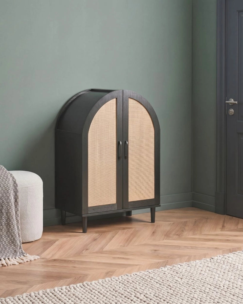 Scarpiera a 4 ripiani in MDF con frontali in rattan per 16 paia di scarpe per l'ingresso stile boho nero