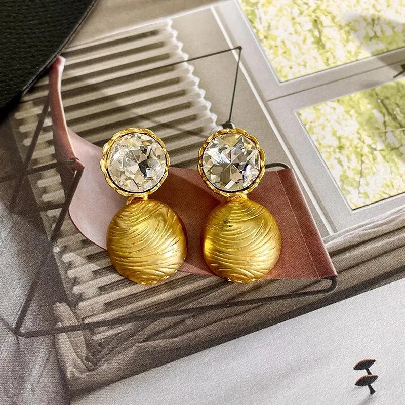 Set di gioielli fatti a mano con perline di cristallo: orecchini, collana e bracciale vintage.