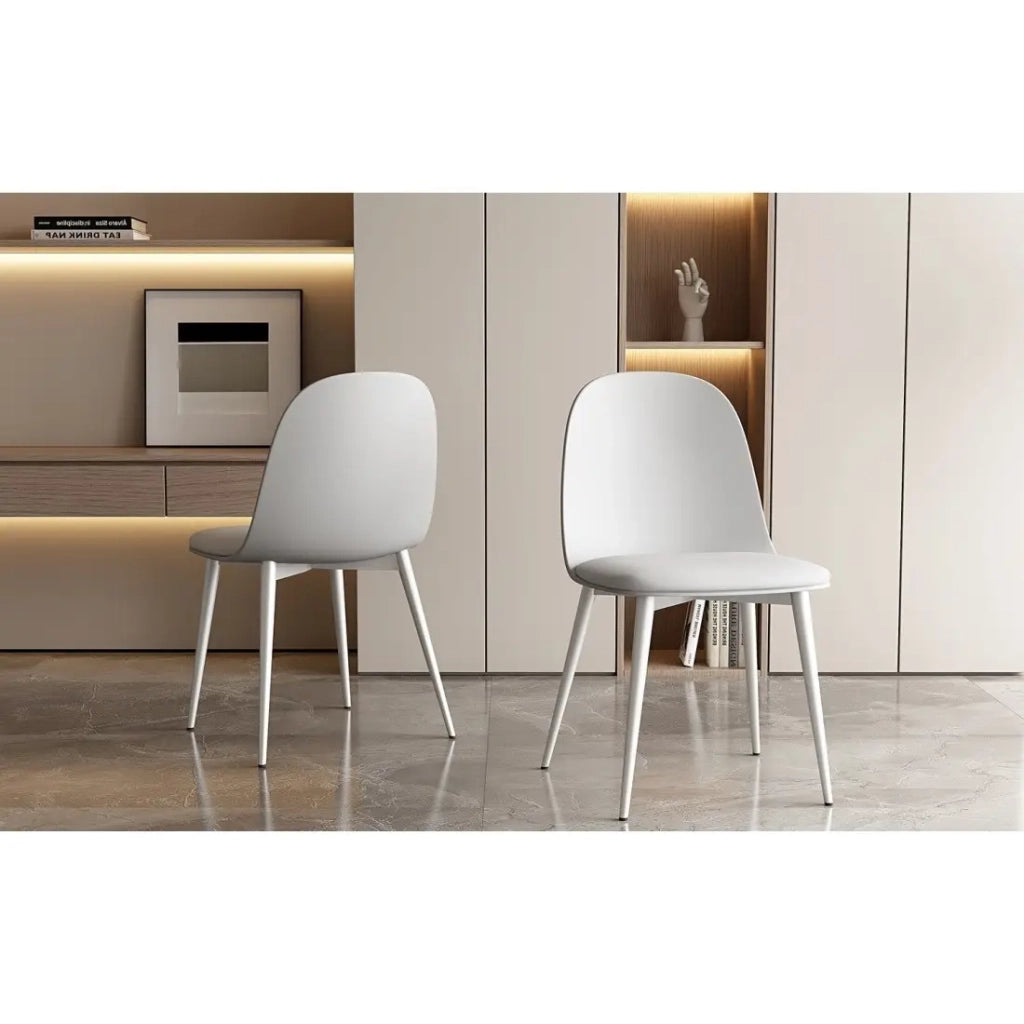 Sedia JASMON – Cuscino in PU Bianco con gambe in metallo – H81 × L51 × P44 cm
