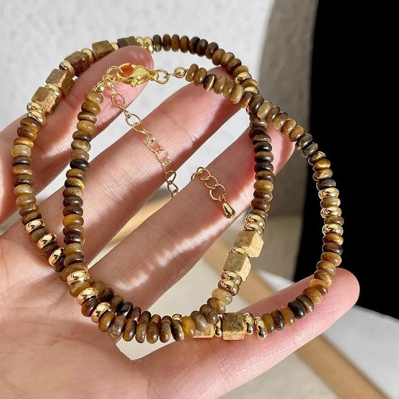 Collana vintage fatta a mano con perline e pietre, regalo di Natale o compleanno.