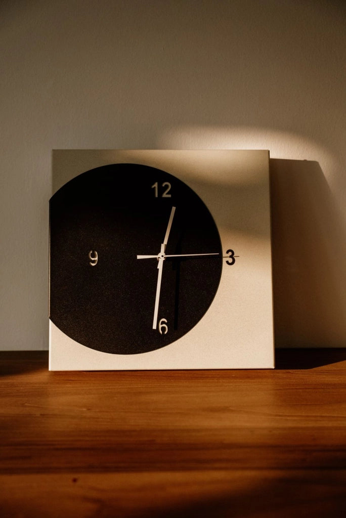 Orologio di design minimal Ecleo Avorio,nero