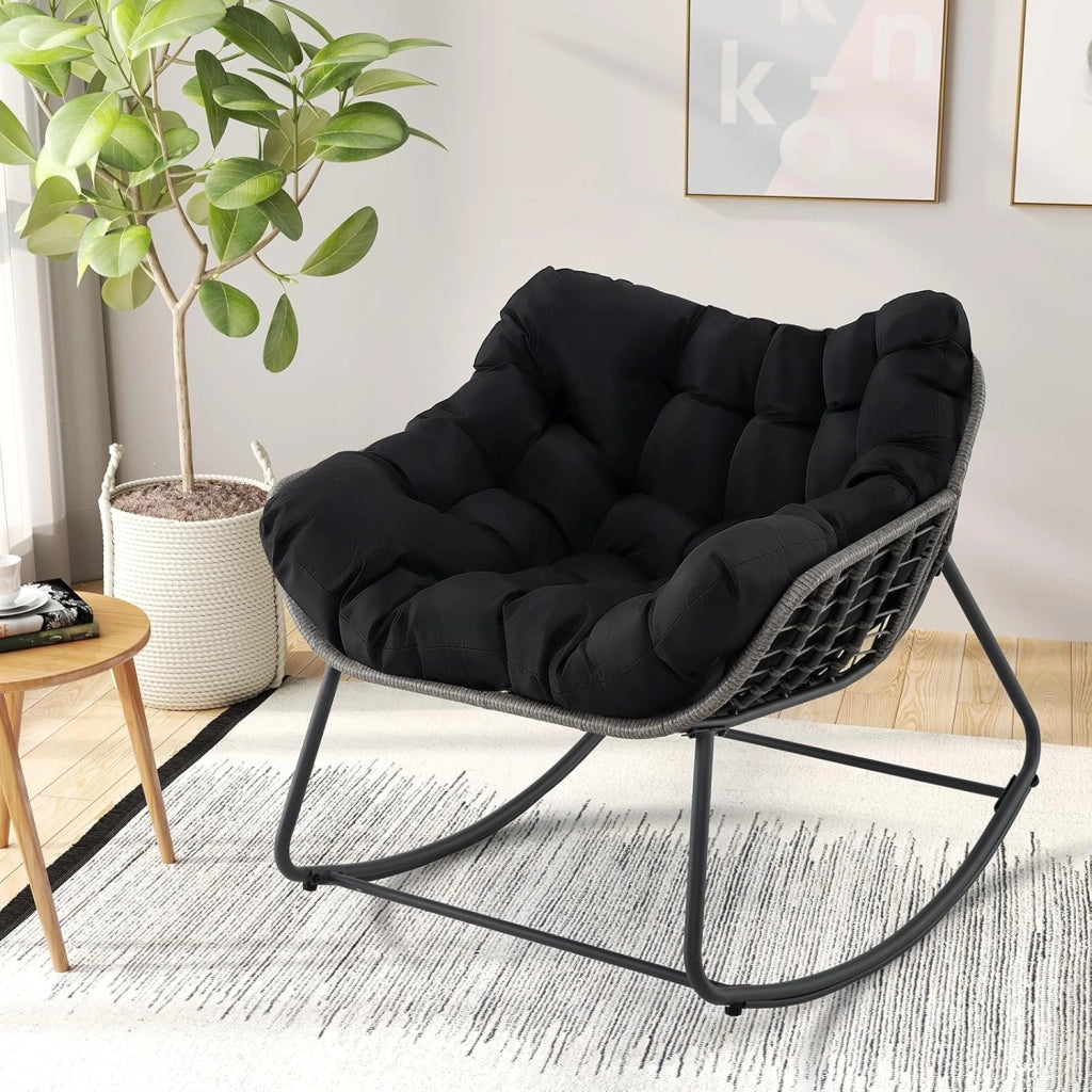 Sedia a Dondolo da Esterno, Poltrona in PE Vimini con Cuscino Rimovibile, Poltrona Relax in Rattan con Struttura in Metallo, per Soggiorno, Balcone, Giardino, Portata 150 kg (Nero)