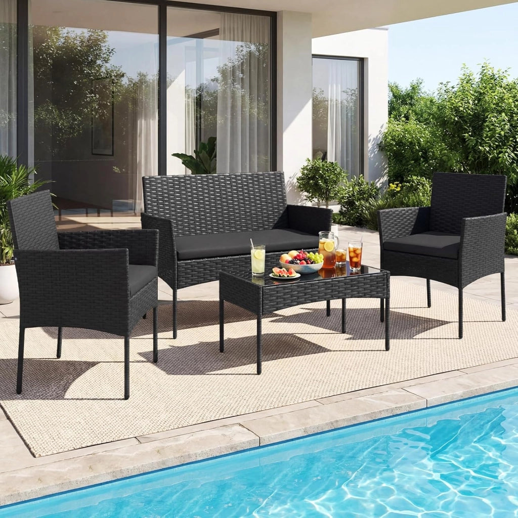 Set Salotto da Giardino 4 Pezzi, Divanetto da Esterno in Rattan PE con 2 Poltrone e Tavolino con Piano in Vetro Temperato, Cuscini Imbottiti, Telaio Metallo per Terrazzo e Balcone (Nero)
