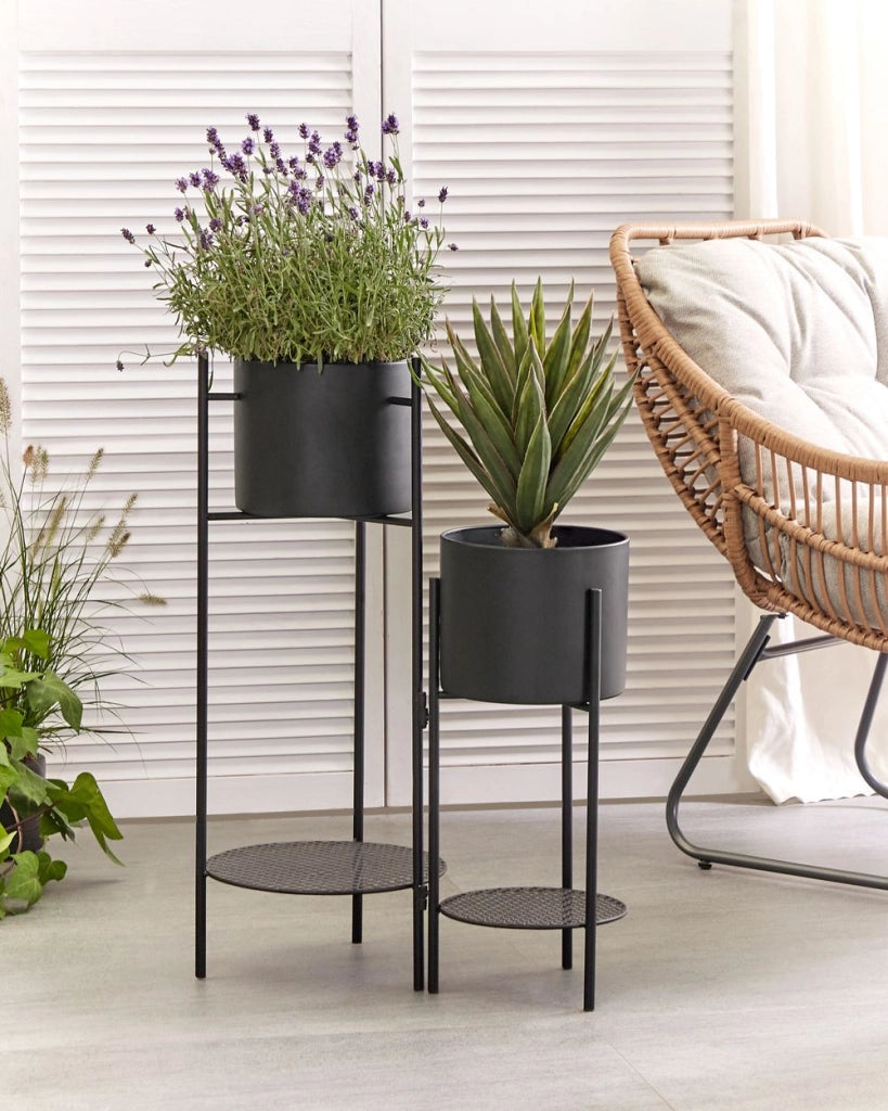 Supporto per vaso da interno in metallo nero per piante stile moderno contemporaneo