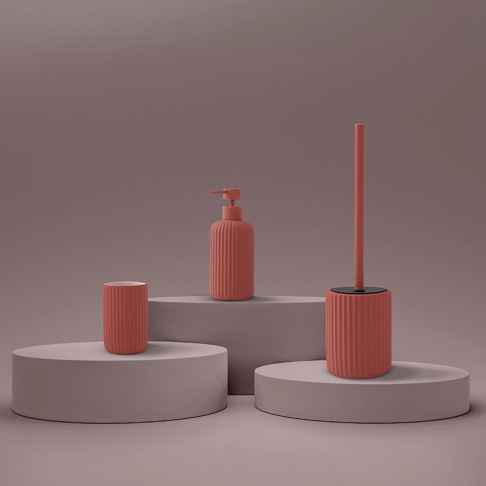 Set accessori bagno in ceramica rosso con dispenser sapone e due portaspazzolini Spring