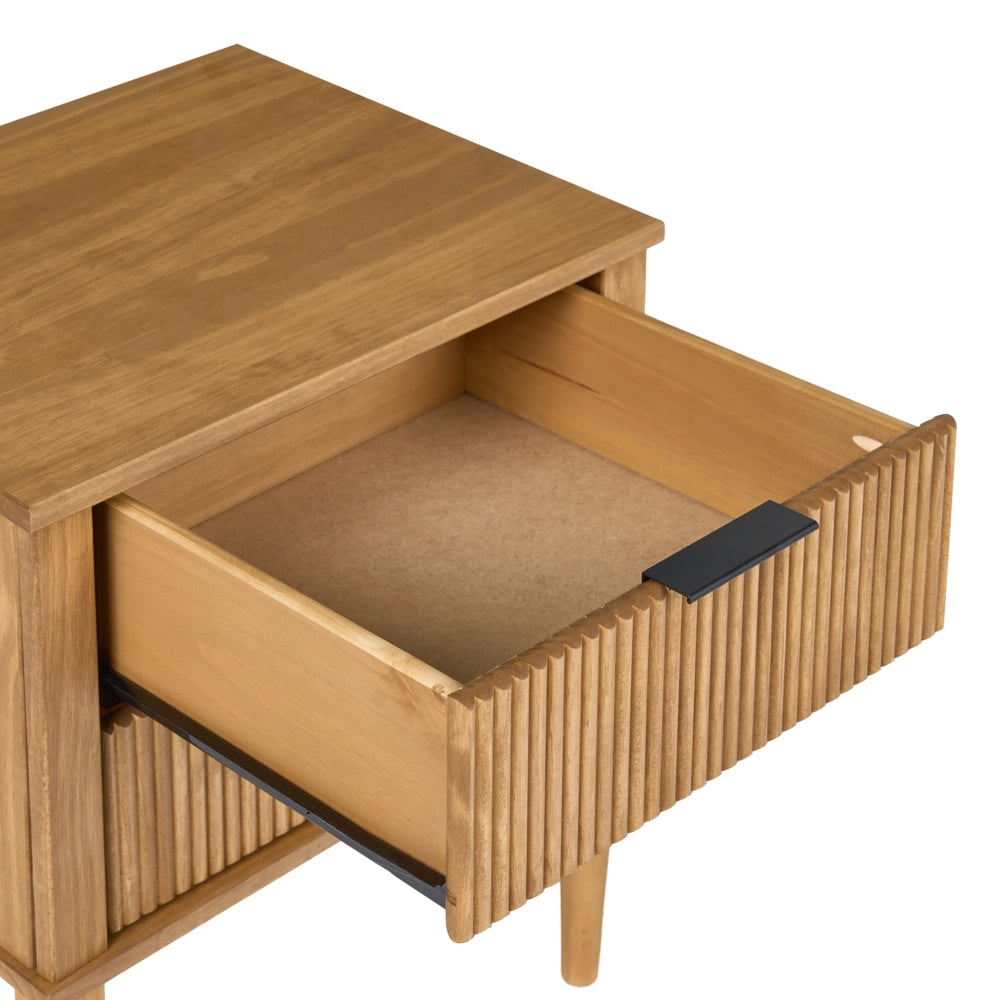 Comodino in legno di pino marrone chiaro con 2 cassetti, gambe in legno e frontali scanalati, per camera da letto